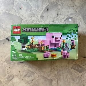 NEW LEGO Minecraft The Baby Pig House 238 Pieces (21268) Building Toy